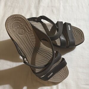Women's‎ Crocs Cyprus Iv Brown Size 10WHigh Heel Strappy Platform Sandal